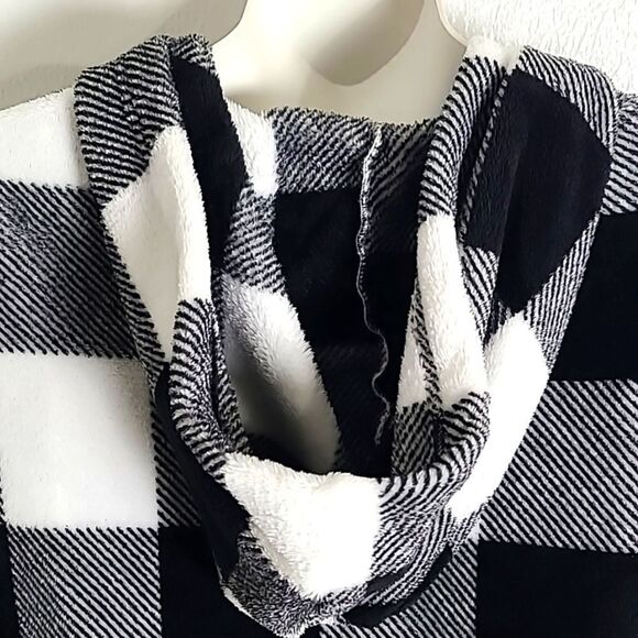 Black & White Checkered Fuzzy Hoodie Shirt, Size Large - Picture 7 of 9